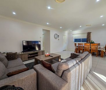 Modern Comfort in the Heart of Willowdale - 3 Bedroom Family Home - Photo 6