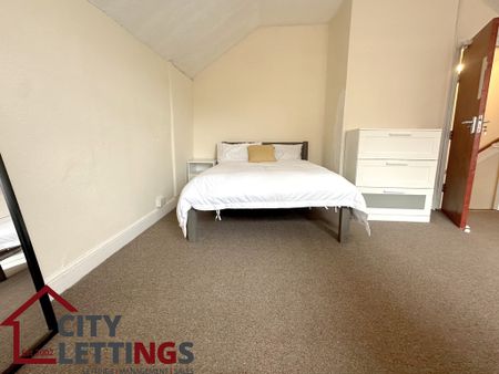 4 Bedroom Semi-Detached House - Photo 5