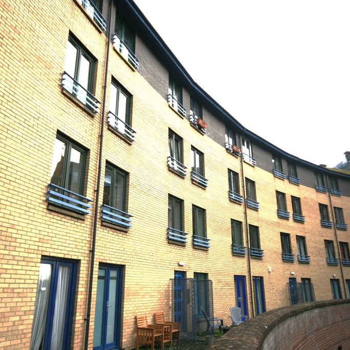 Turnbull Street, 2 Bed Unfurnished Apartment With Parking, Glasgow Green- Available 25/09/2024 - Photo 1