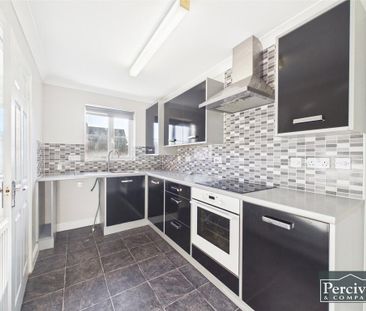 2 bedroom end of terrace house to rent - Photo 3