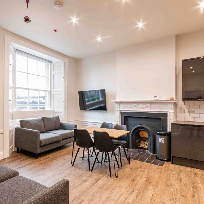 0820L - Bank Street, Edinburgh, EH1 2LN - Photo 1