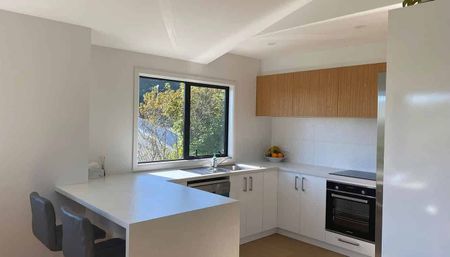 Sunny central home - Photo 2