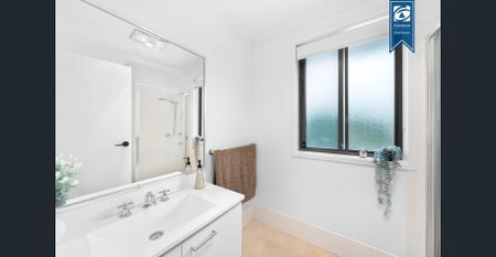 Stylish & Spacious Townhouse in Sought-After Northbrook Estate - Photo 3