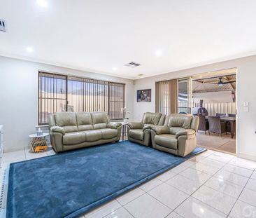 Pool, side access & room for everyone - Photo 3