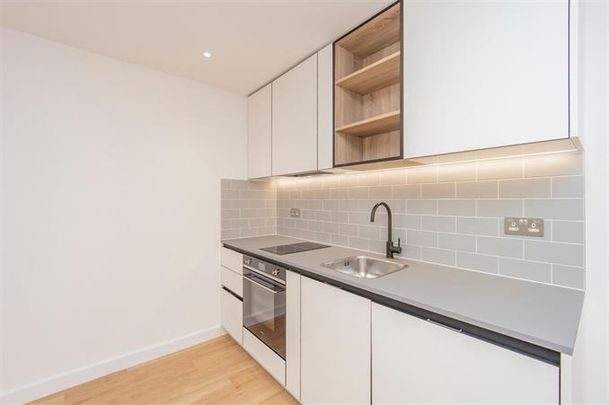 Flat , Fermont House, Beaufort Square, London - Photo 1