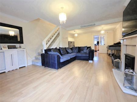 3 bed terraced house to rent in Bramfield Road East, Rayleigh, SS6 - Photo 2