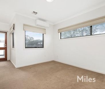 47 Oriel Road, Ivanhoe - Photo 3