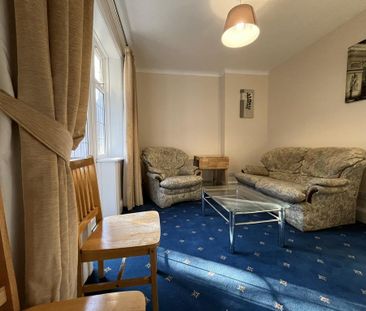 3 bedroom flat to rent - Photo 4
