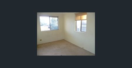 Spacious Three-Bedroom Townhouse with Resort-Style Facilities - Photo 2