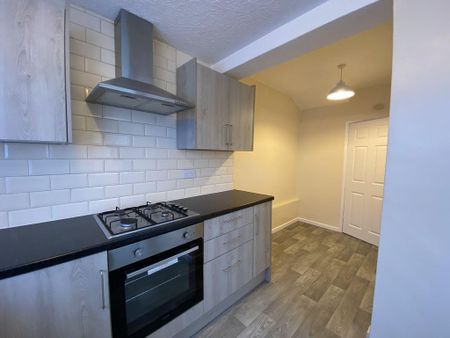 3 bedroom terraced house to rent - Photo 5