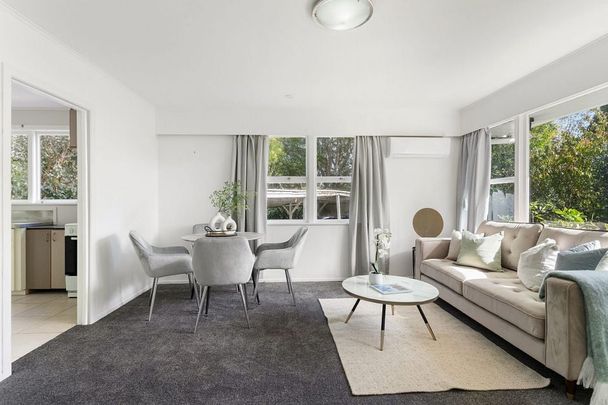Charming 2BR Unit in Ellerslie w 2 carparks! - Photo 1
