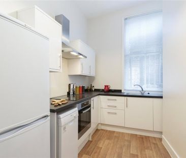3 bedroom apartment to rent - Photo 2