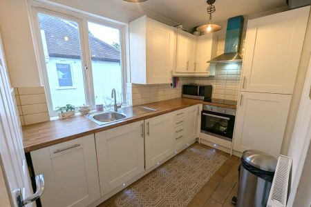 2 bedroom apartment to rent - Photo 3