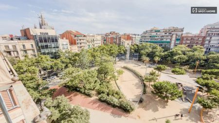Room in a shared 4-bedroom apartment for rent in la Sagrada Família, all bills included - Photo 4