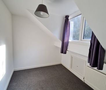 2 Bed Maisonette, Bath Road, BS4 - Photo 3