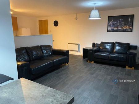 3 bedroom flat to rent - Photo 2