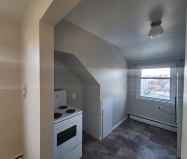 1 Bedroom Unit Near Hospital! First Month Rent Free!!! - Photo 2