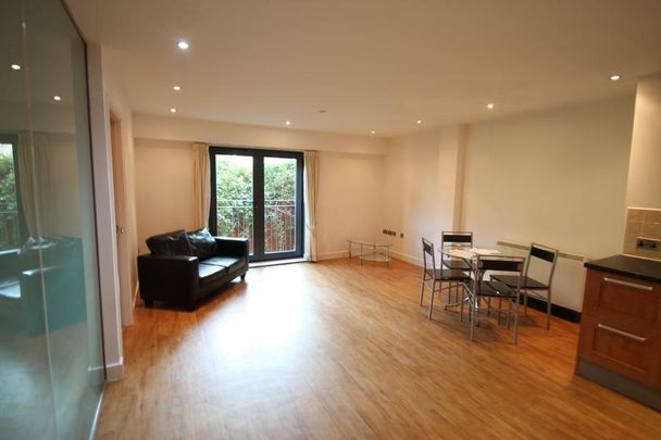 2 bedroom flat to rent - Photo 1