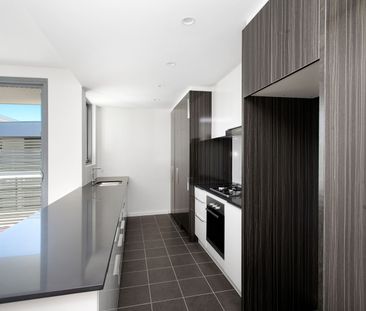 One Bedroom Plus Study - Photo 2