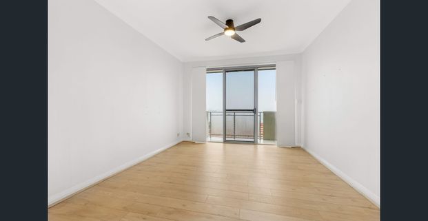 Bright and Airy 2-Bedroom Apartment - Photo 1