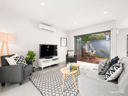 2/44 Junction Road, BLACKBURN NORTH - Photo 1