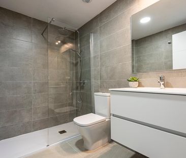 Middle Floor Apartment in Estepona - Photo 2