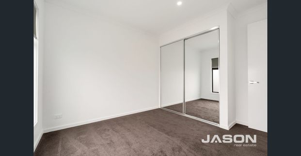 Modern Double-Storey Townhouse with Street Frontage - Photo 1