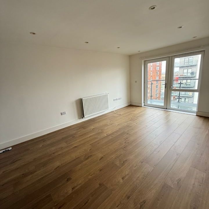 2 Bed Flat, Centenary Plaza, SO19 - Photo 1