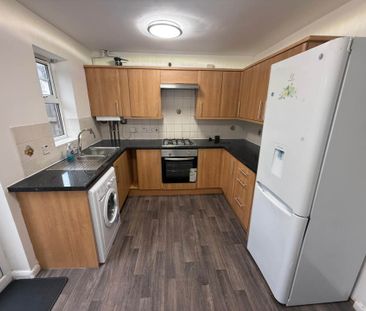 Price £1,200 pcm - Available Now - Unfurnished - Photo 5