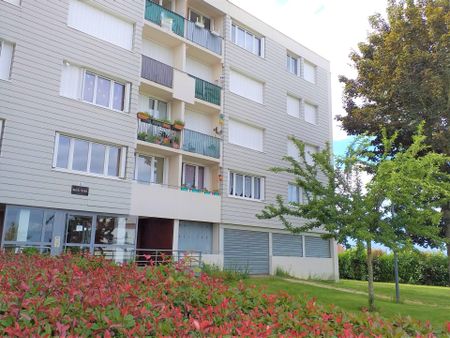 TILLIERES SUR AVRE - T4 de 80 m² - Photo 4