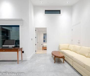 1 bedroom furnished laneway house - Photo 2