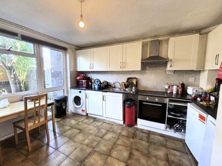 4 bedroom terraced house to rent - Photo 3