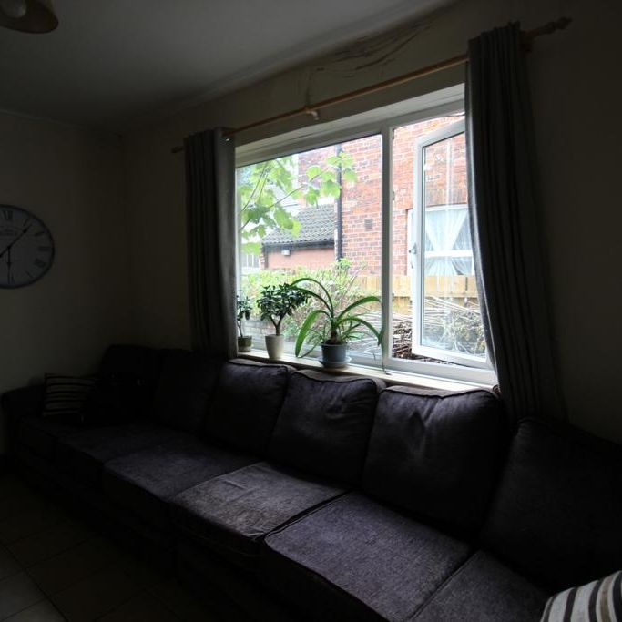 1 bedroom in a house share to rent - Photo 1