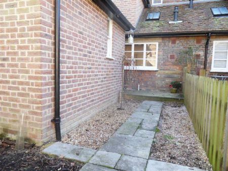 2 bedroom terraced house to rent - Photo 4