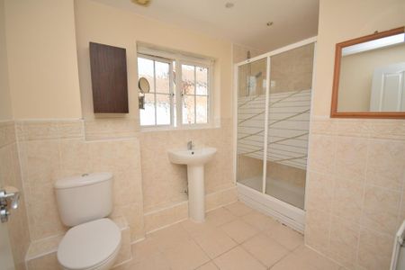 3 bedroom coach house to rent - Photo 2