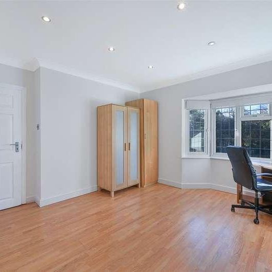 West Barnes Lane, Motspur, KT3 - Photo 1