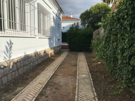 4 room luxury Detached House for rent in Rocafort, Spain - Photo 2