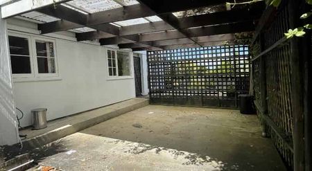 2 Bedroom, 1 bathroom Unit - Photo 4