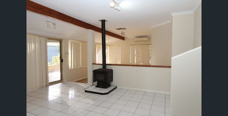 3 Templetonia Rtt, Canning Vale WA 6155 - House For Rent - $760 | Domain - Photo 4