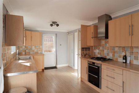 3 bedroom semi-detached house to rent - Photo 4