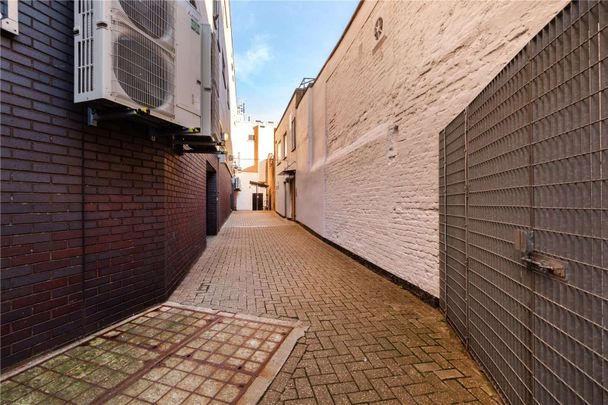 A one bedroom apartment with high ceilings in a boutique new development just minutes from Angel station. - Photo 1