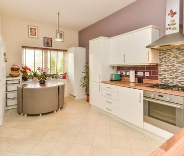 3 bedroom semi-detached house to rent - Photo 6