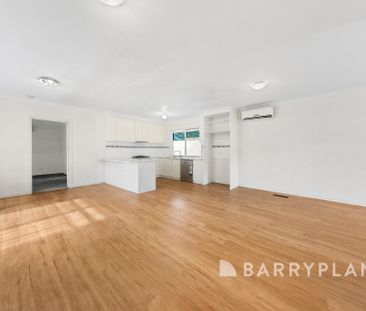Position, convenience and comfort, all in one fantastic location. - Photo 4