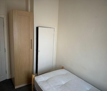 1 bedroom in a house share to rent - Photo 6