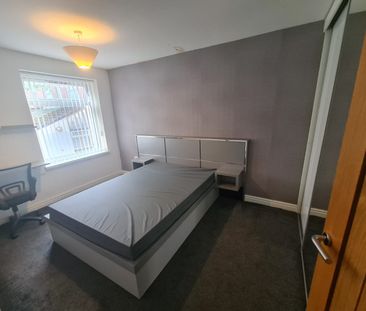 3 Bed - 49 Woodsley Road, Hyde Park, Leeds - LS6 1SB - Student - Photo 2