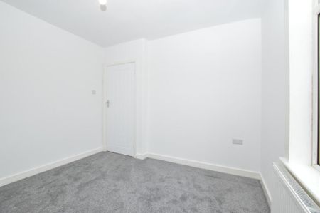 2 bedroom semi-detached house to rent - Photo 5