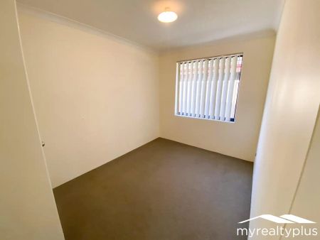 “FAMILY HOME WITH EASY CARE LIVING” - Photo 2