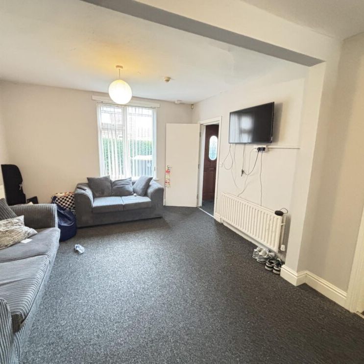 25 Langdale Gardens, Leeds, LS6 4HA - Photo 1