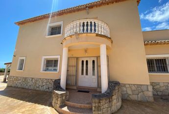 LONG TERM RENTAL Beautiful villa with sea views for rent in Benissa coast with 5 bedrooms.