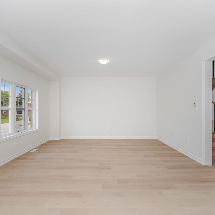 For Lease - 16 Ravenscraig Place, Innisfil, Ontario - Photo 1